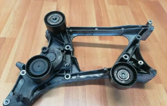 Mercedes-Benz C W204 Generator/alternator bracket A6512011109 GD01549 A6512011909