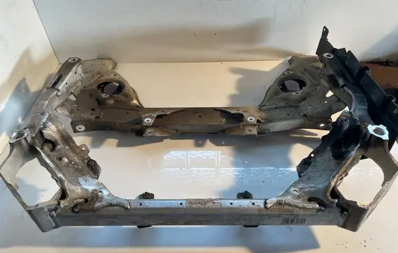 BMW X1 E84 Front subframe 462097909 6785639