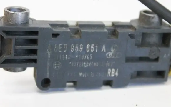 Audi A4 S4 B7 8E 8H Airbag deployment crash/impact sensor 8E0959651A