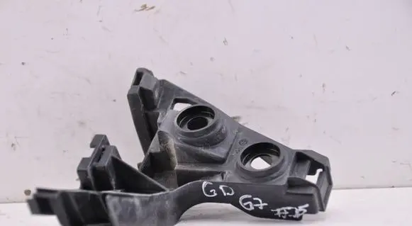 Rear bumper mounting bracket