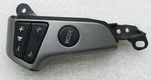 Toyota Avensis T250 Steering wheel buttons/switches 8425020040