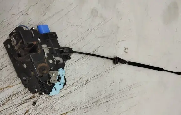 Skoda Octavia Mk2 (1Z) Rear door lock PA66309 A00468 3D133016AC