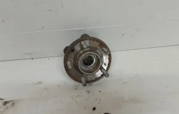Volvo V40 Front wheel hub