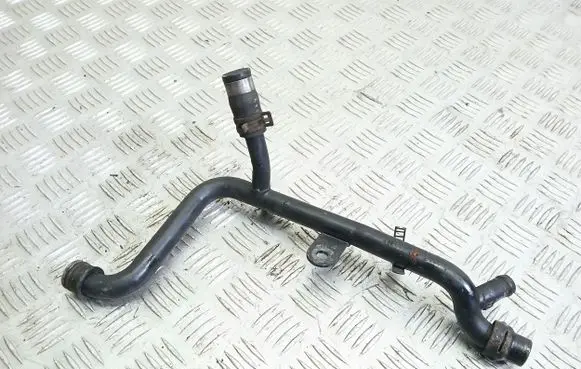 Volkswagen PASSAT B5.5 Engine coolant pipe/hose
