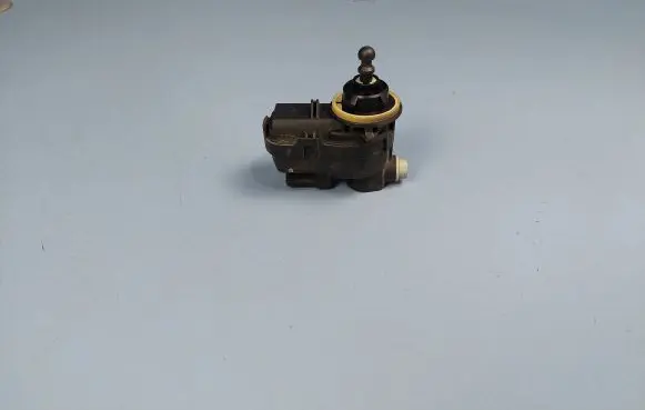 Headlight level adjustment motor
