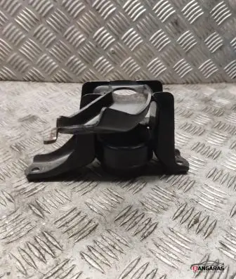 Toyota Yaris Engine mount bracket