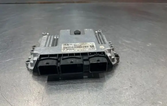 Ford Focus Engine control unit/module 9M5112A650AE 0281015607