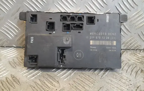 Mercedes-Benz E W211 Door control unit/module 2118707226 00401605