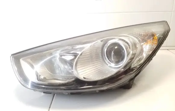Hyundai ix35 Headlight/headlamp 921012Y