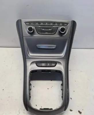 Opel Astra K Center console
