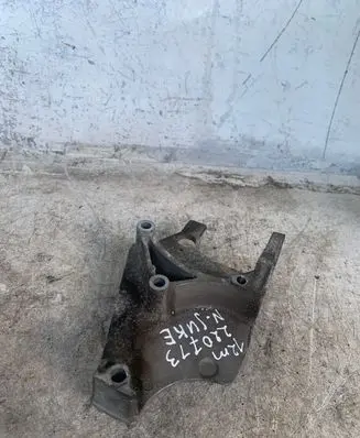 Nissan Juke I F15 Engine mounting bracket
