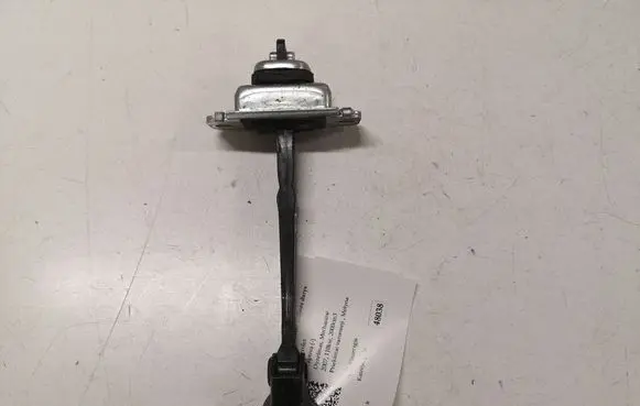 Chevrolet Captiva Rear door check strap stopper