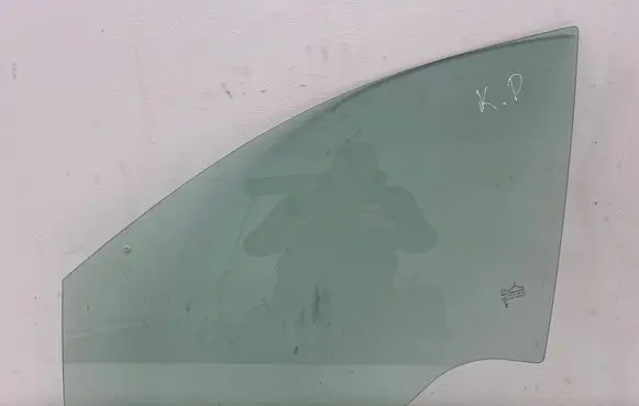 Renault Captur II Front door window glass four-door 