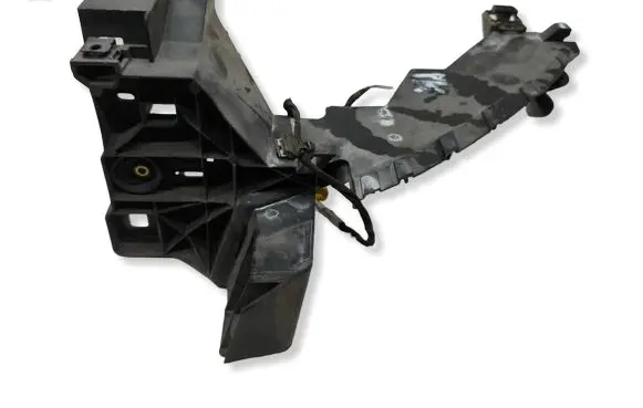 Audi Q7 4M Headlight/headlamp mounting bracket 4M0805607