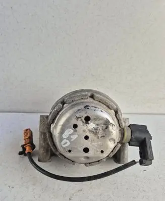 Engine mount bracket