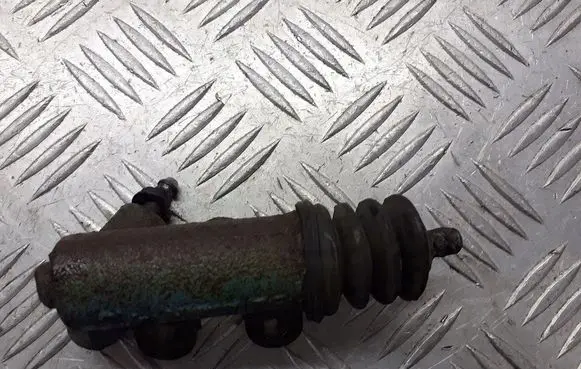 Toyota Corolla E110 Clutch release bearing slave cylinder 