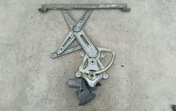 Toyota Avensis T270 Front door window regulator with motor