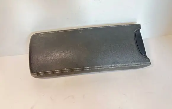 Toyota Avensis T270 Armrest 