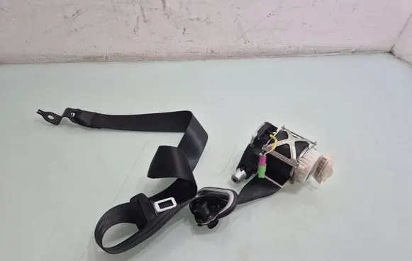 Skoda Fabia Mk2 (5J) Front seatbelt 5J0857702B