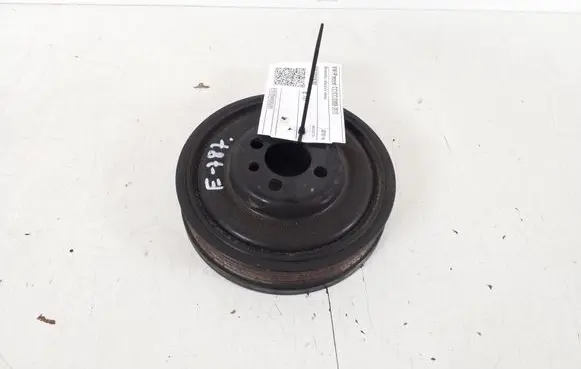 Volkswagen PASSAT CC Crankshaft pulley 038105243M
