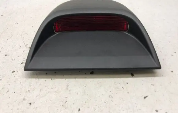 Third/center stoplight