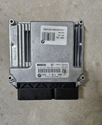 BMW 5 E60 E61 Engine control unit/module 7811700