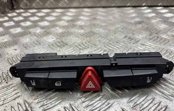 KIA Ceed Hazard light switch 937001H000