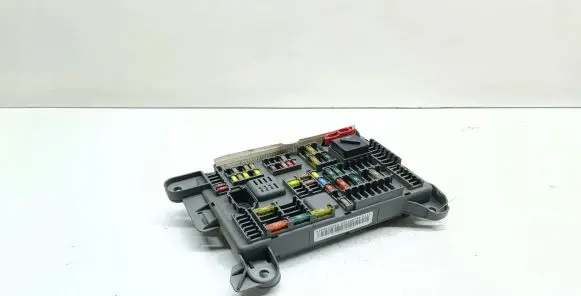 BMW X5 E70 Fuse module 6931687 61146931687
