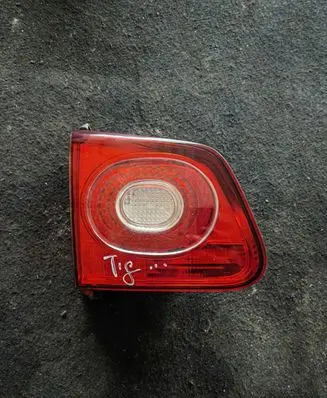 Volkswagen Tiguan Tailgate rear/tail lights 5N0945093C
