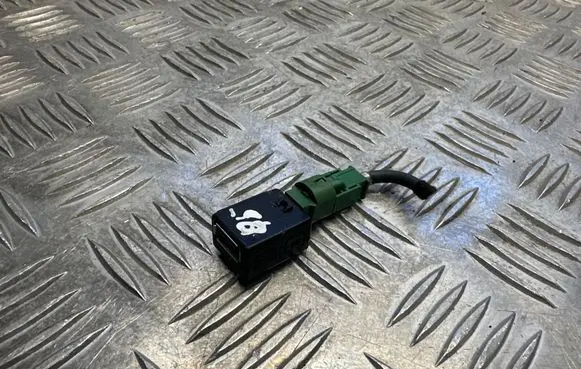 Audi Q5 SQ5 USB socket connector 5Q0035726
