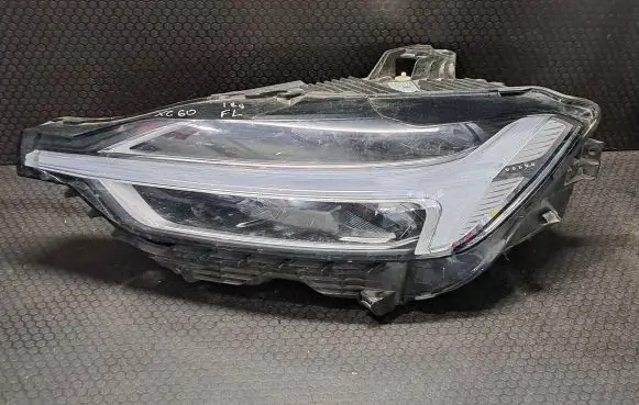 Volvo XC60 Headlight/headlamp 32133548