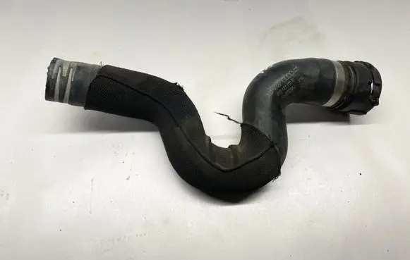 Audi A8 S8 D4 4H Engine coolant pipe/hose 4H0121101F 4H0121101