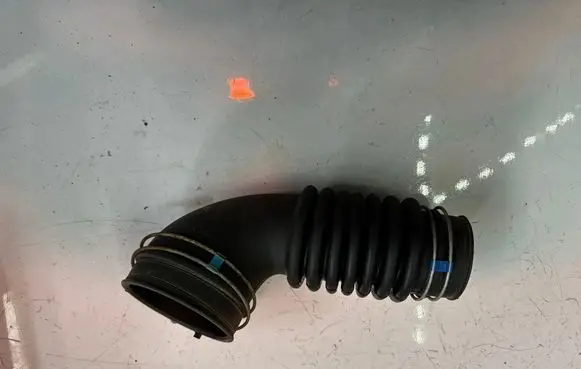 Mitsubishi L200 Air intake hose/pipe 