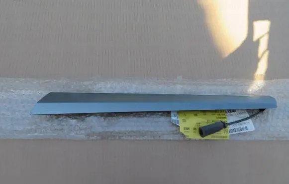 Skoda Superb B8 (3V) Front door trim bar 3V0947202A