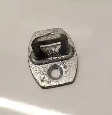 Toyota Avensis T270 Front door lock loop/hook striker