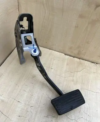 Honda CR-V Brake pedal