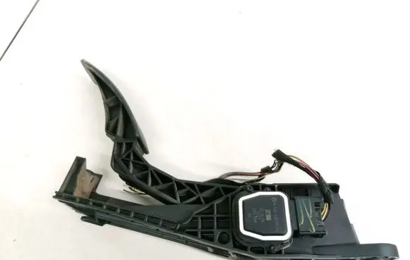 Mercedes-Benz ML W164 Accelerator throttle pedal A1643000004 ZGS008