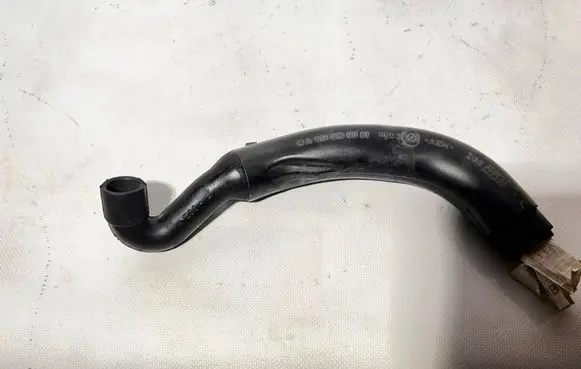 Mercedes-Benz E W210 Breather hose/pipe A6130160081