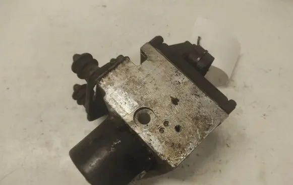 Volkswagen PASSAT B6 ABS Pump Y40869196 FQ63191749DEK 16420501