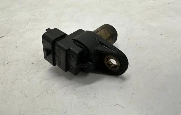 Mercedes-Benz E W210 Camshaft position sensor A0031539728