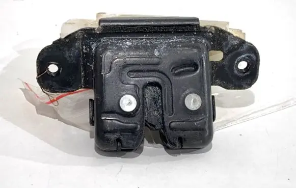 Toyota Yaris Tailgate exterior lock 