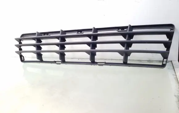 Volvo V50 Front bumper lower grill