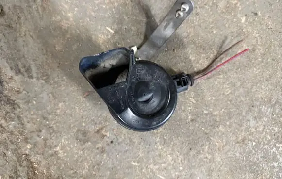 Audi A5 8T 8F Horn signal 8TO951221