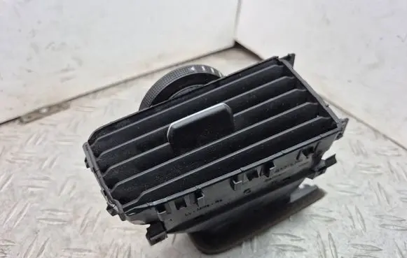 Volkswagen Golf VII Dash center air vent grill 5G1815736C