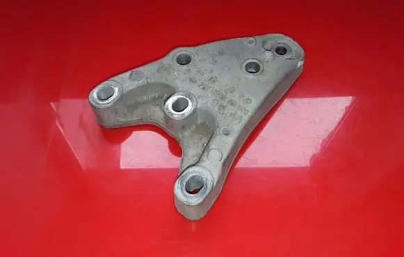 Volkswagen Polo Engine mounting bracket 6Q0199185M