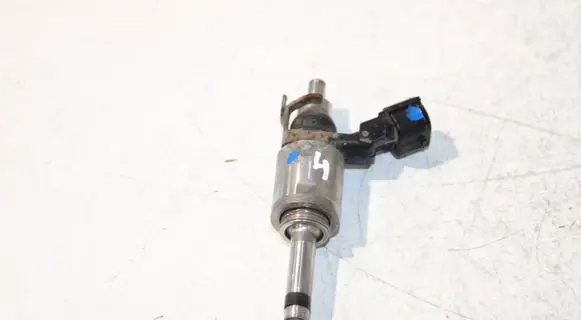 Nissan Juke I F15 Fuel injector H8201438013