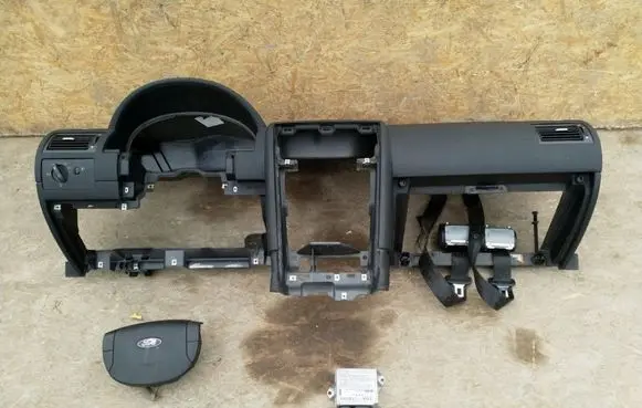 Ford Mondeo Mk III Dashboard 