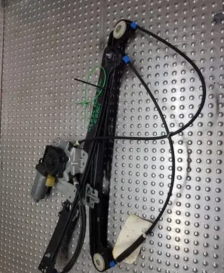 BMW X5 E53 Front door window regulator with motor S26371267 8243804