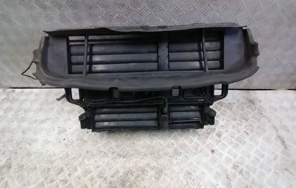 Ford Focus Intercooler air channel guide F1EB8475A