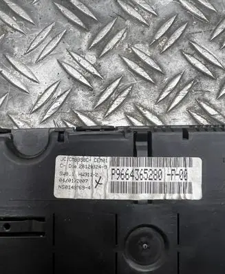 Citroen C4 Grand Picasso Speedometer (instrument cluster) P9664365280
